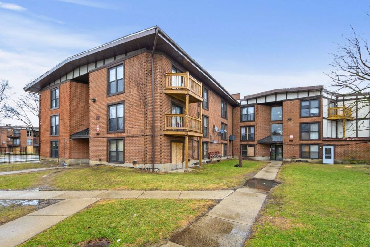 Apartment for rent at 3121-3153 W Madison St, Chicago, IL 60612
