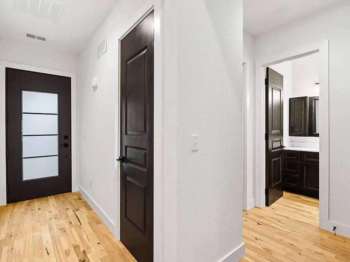 Apartment for rent at 105 & 107 E Maplewood Lane, Raymore, MO 64083