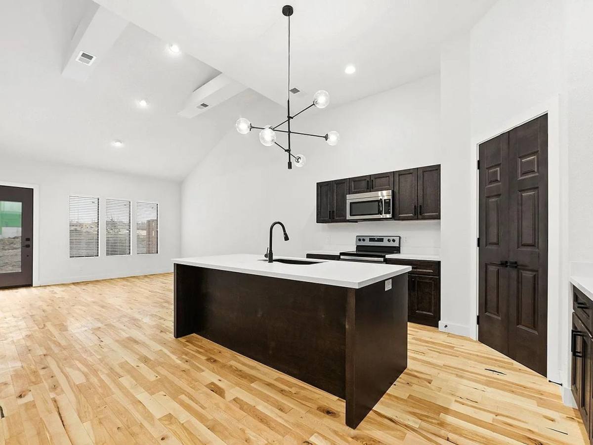 Apartment for rent at 105 & 107 E Maplewood Lane, Raymore, MO 64083