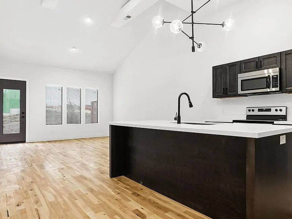 Apartment for rent at 105 & 107 E Maplewood Lane, Raymore, MO 64083