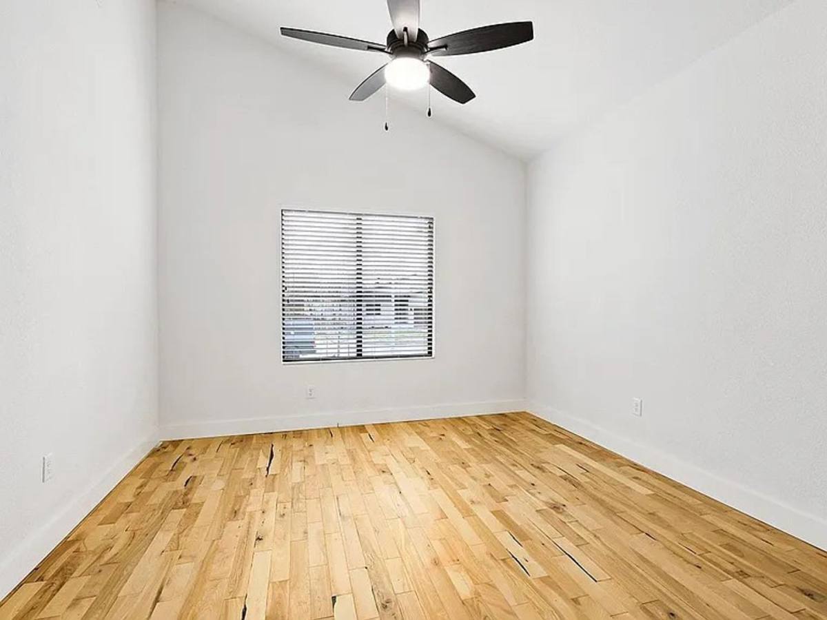 Apartment for rent at 105 & 107 E Maplewood Lane, Raymore, MO 64083
