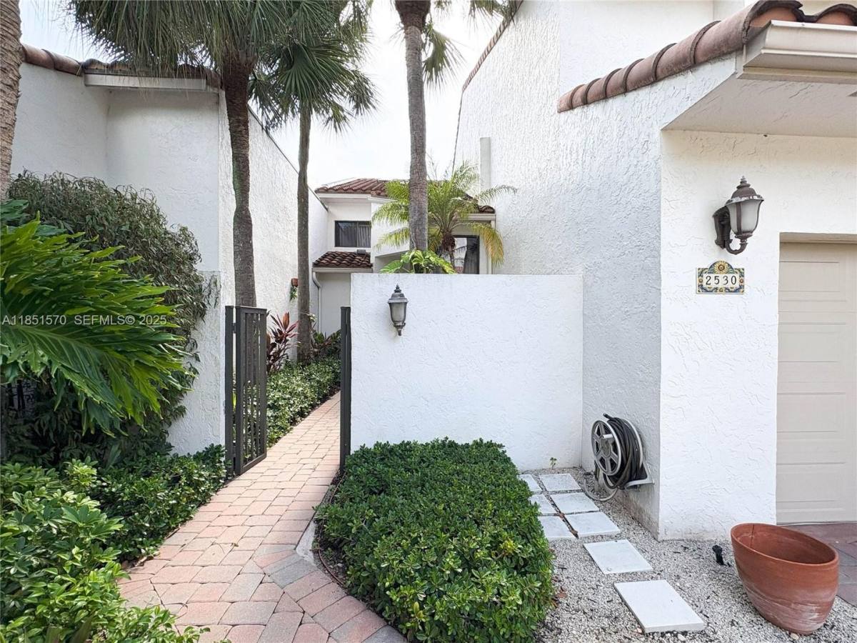 Townhouse for rent at 2530 Windsor Way Court N, Wellington, FL 33414