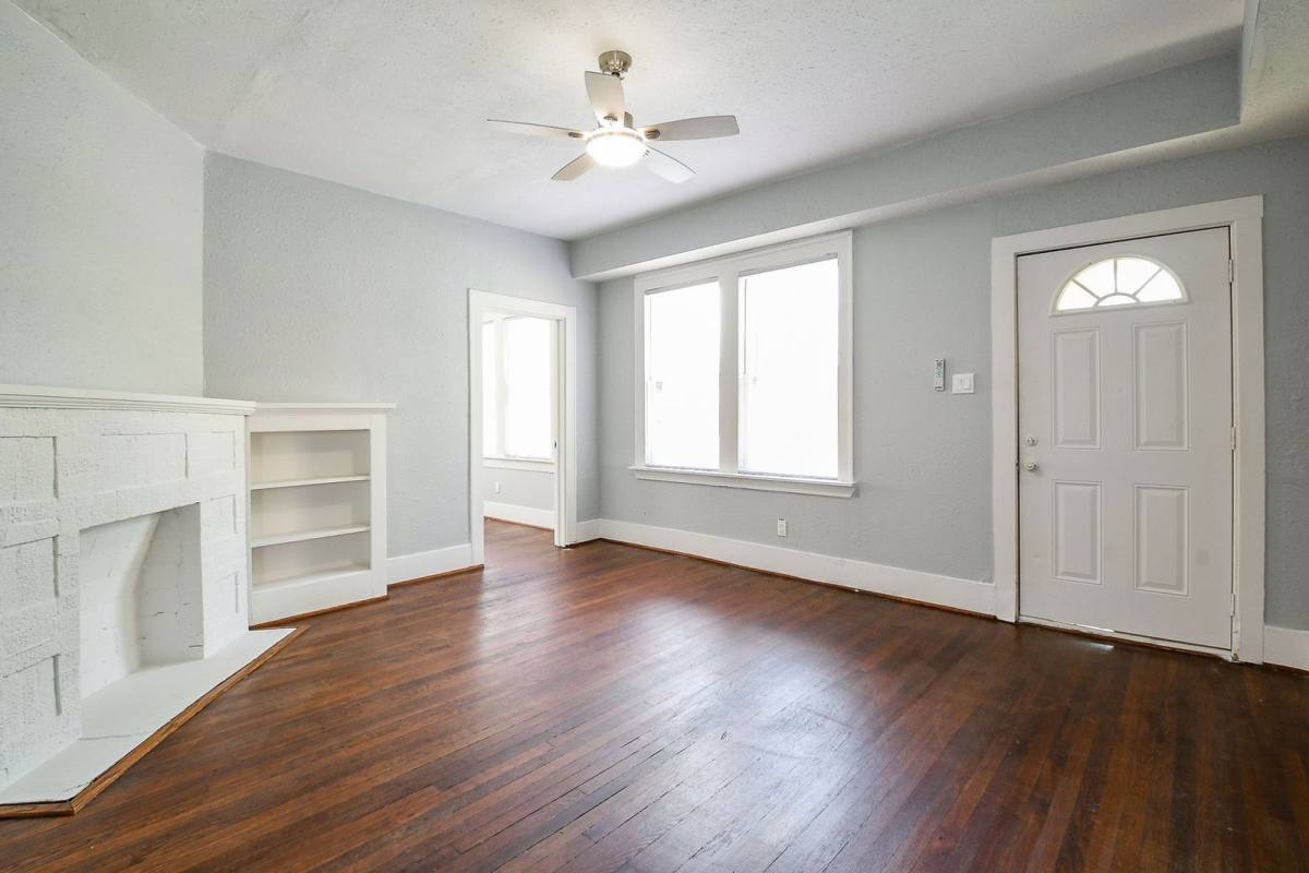 Apartment for rent at 3015 Isabella St, Houston, TX 77004