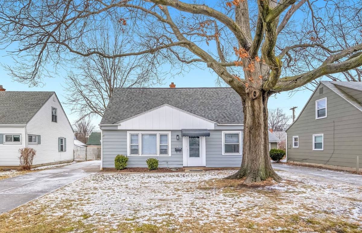 House for rent at 27151 Farringdon Ave, Euclid, OH 44132