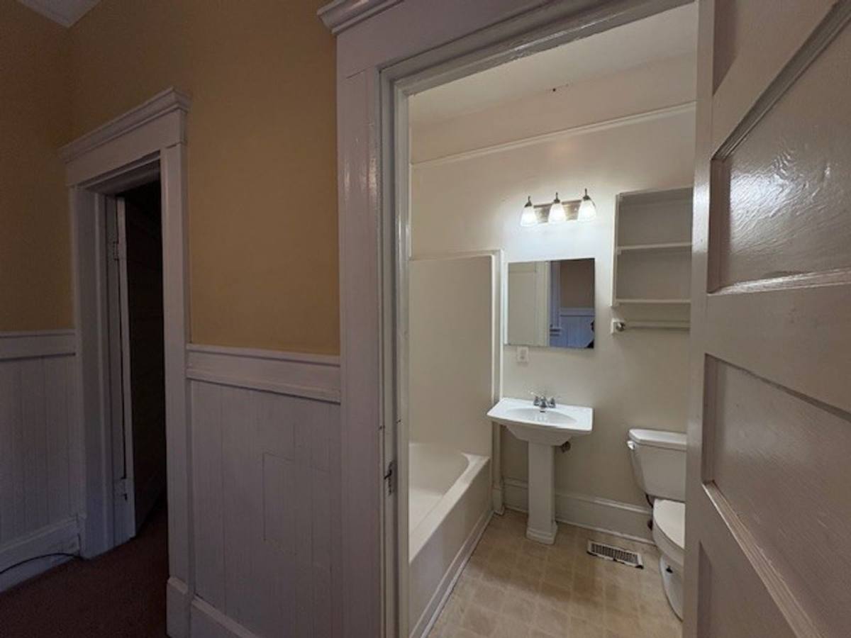 Apartment for rent at 946 Magnolia St #3, Macon, GA 31201