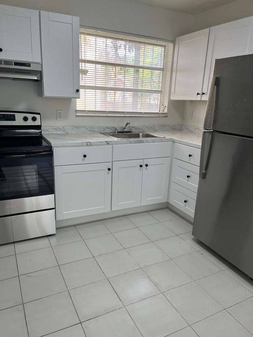 Apartment for rent at 979 NW 4th St, Miami, FL 33128