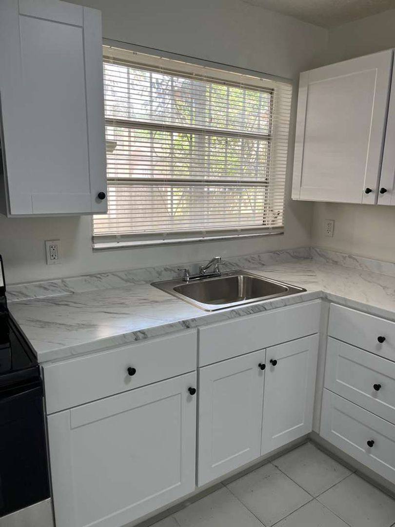 Apartment for rent at 979 NW 4th St, Miami, FL 33128