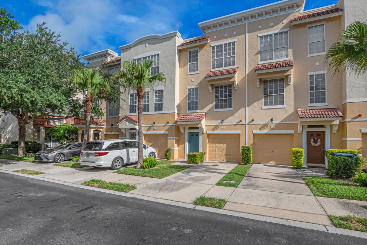 Townhouse for rent at 3168 Bayshore Oaks Dr, Tampa, FL 33611