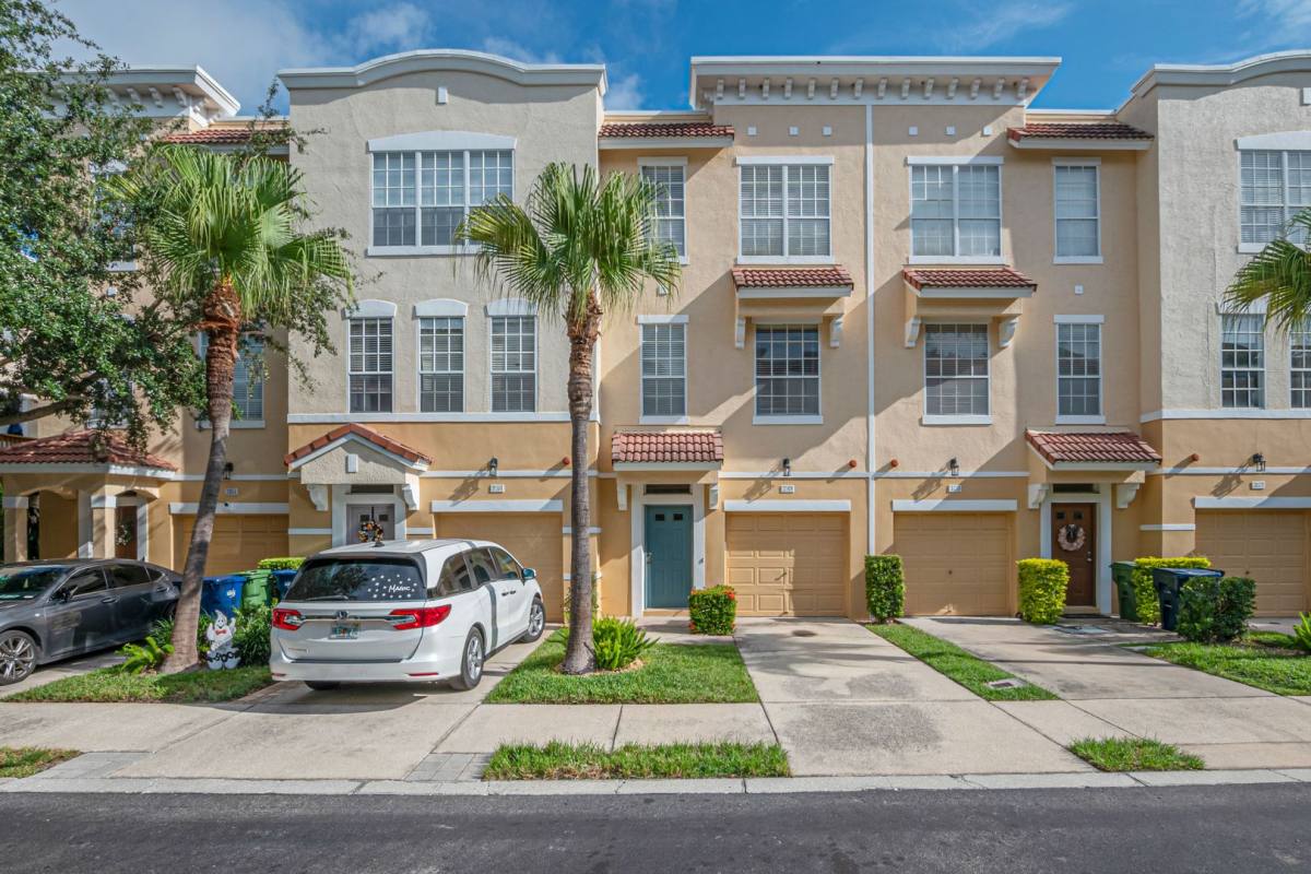 Townhouse for rent at 3168 Bayshore Oaks Dr, Tampa, FL 33611