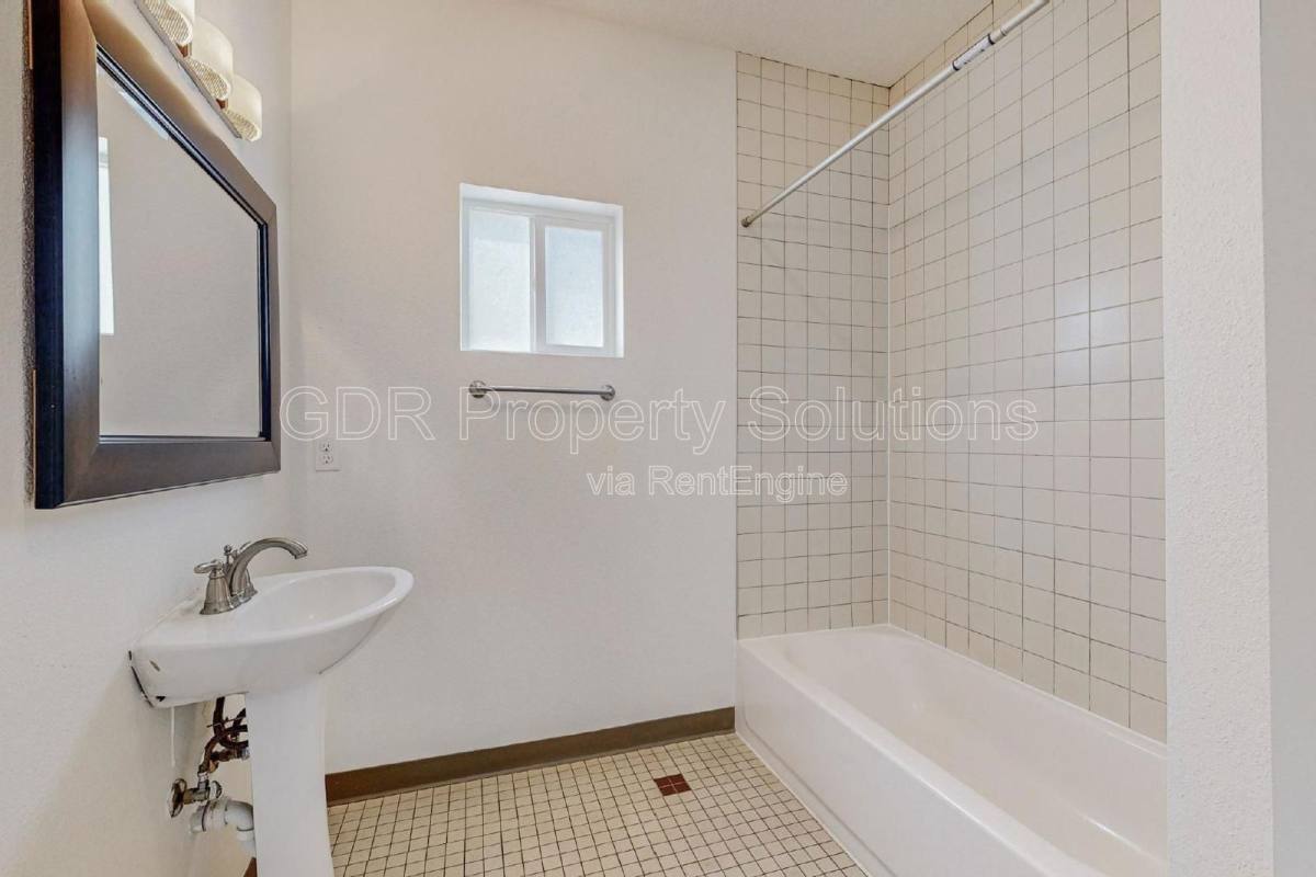 Apartment for rent at 950 4th St NW #310, Albuquerque, NM 87102