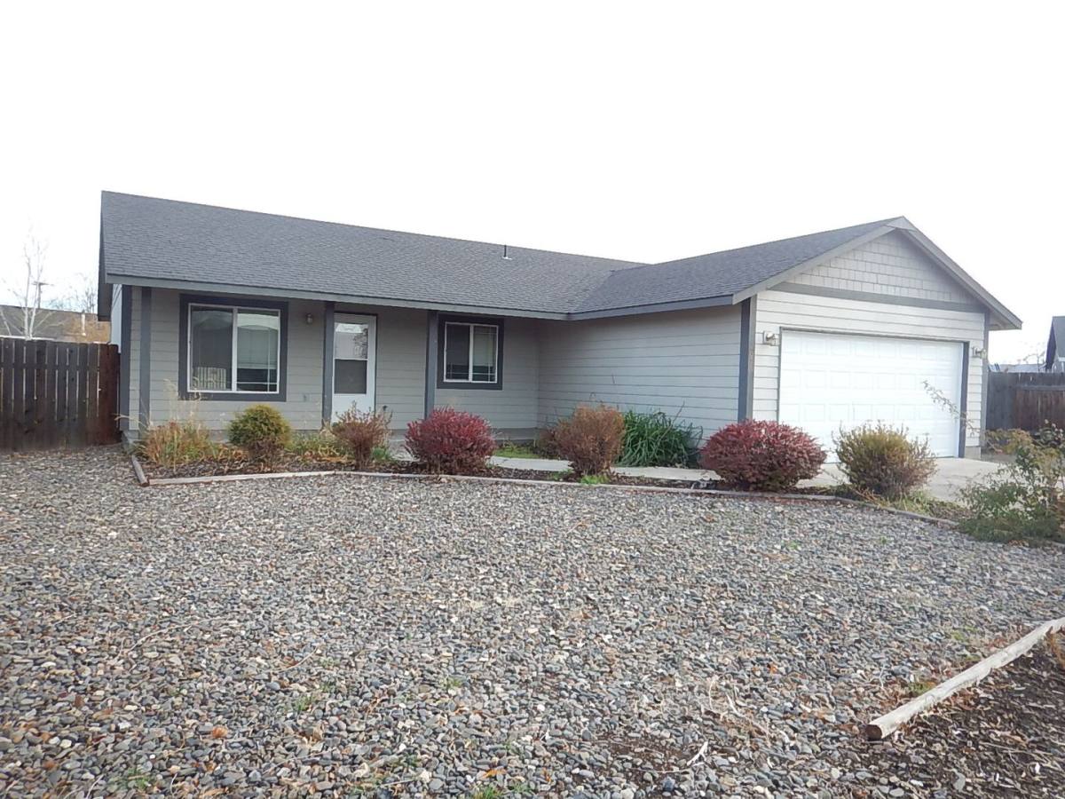 House for rent at 2075 NE Timberwolf Loop, Prineville, OR 97754