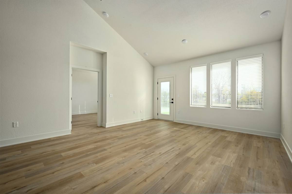 Apartment for rent at 109 & 111 E Pine St, Raymore, MO 64083