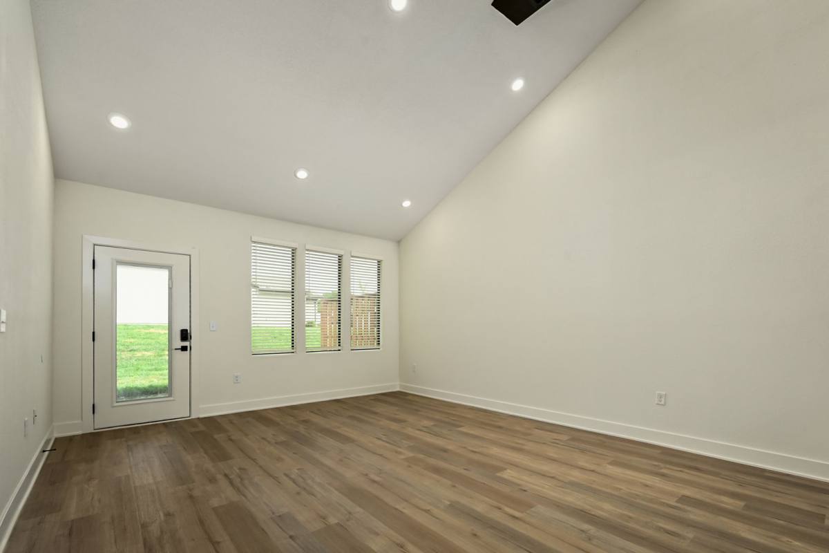 Apartment for rent at 109 & 111 E Pine St, Raymore, MO 64083