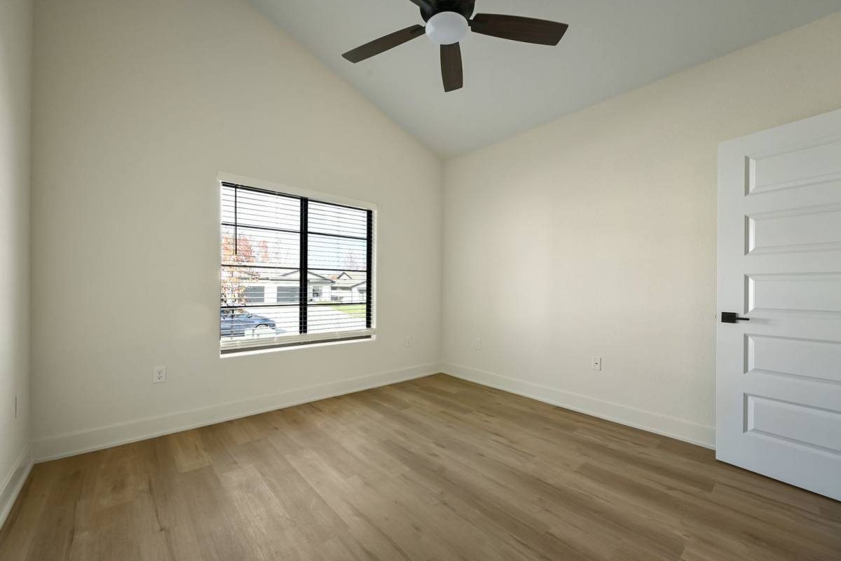Apartment for rent at 109 & 111 E Pine St, Raymore, MO 64083