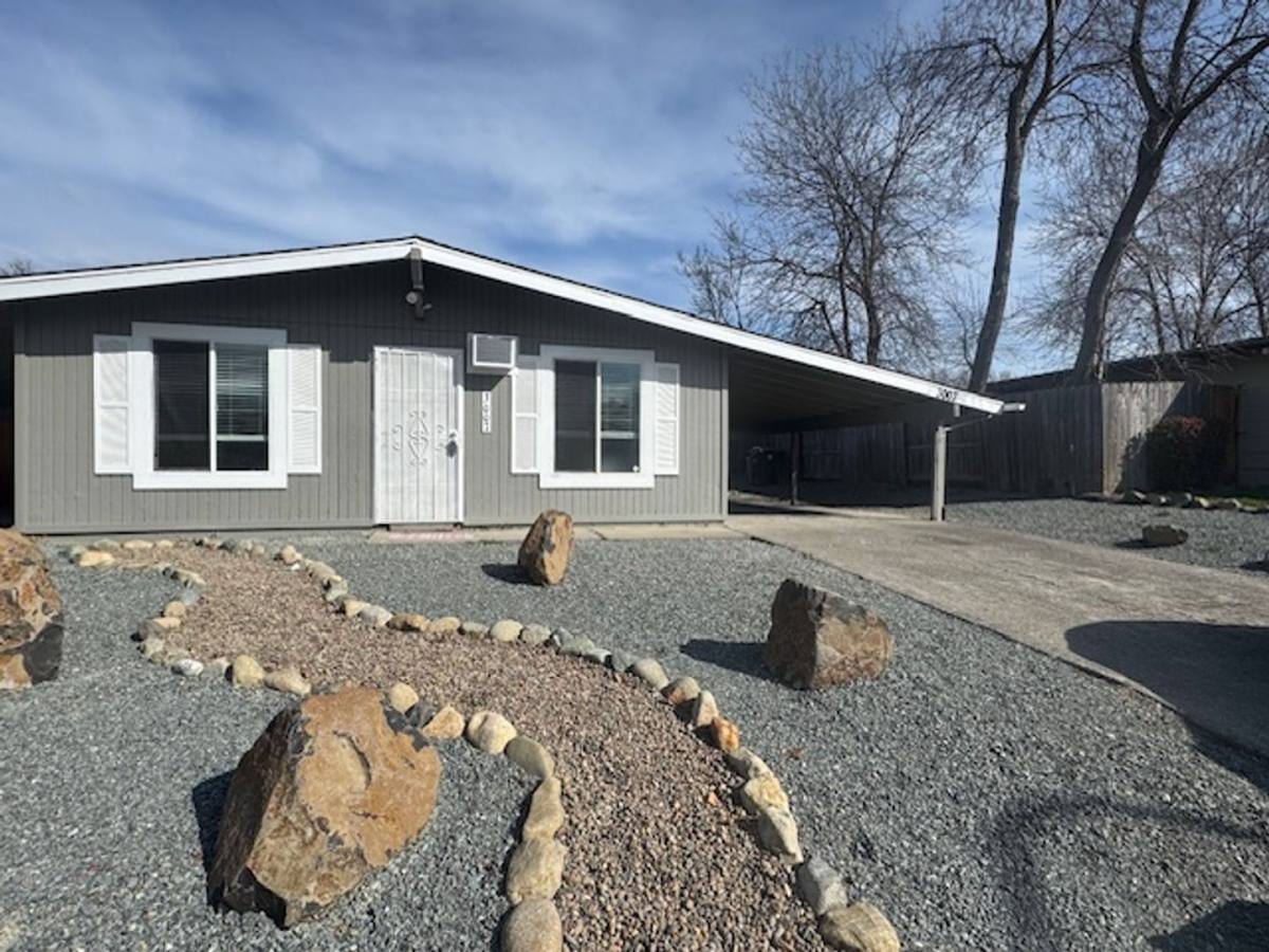 Apartment for rent at 3007-3009 Juanipero Way, Medford, OR 97504