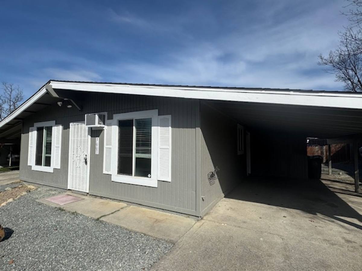Apartment for rent at 3007-3009 Juanipero Way, Medford, OR 97504