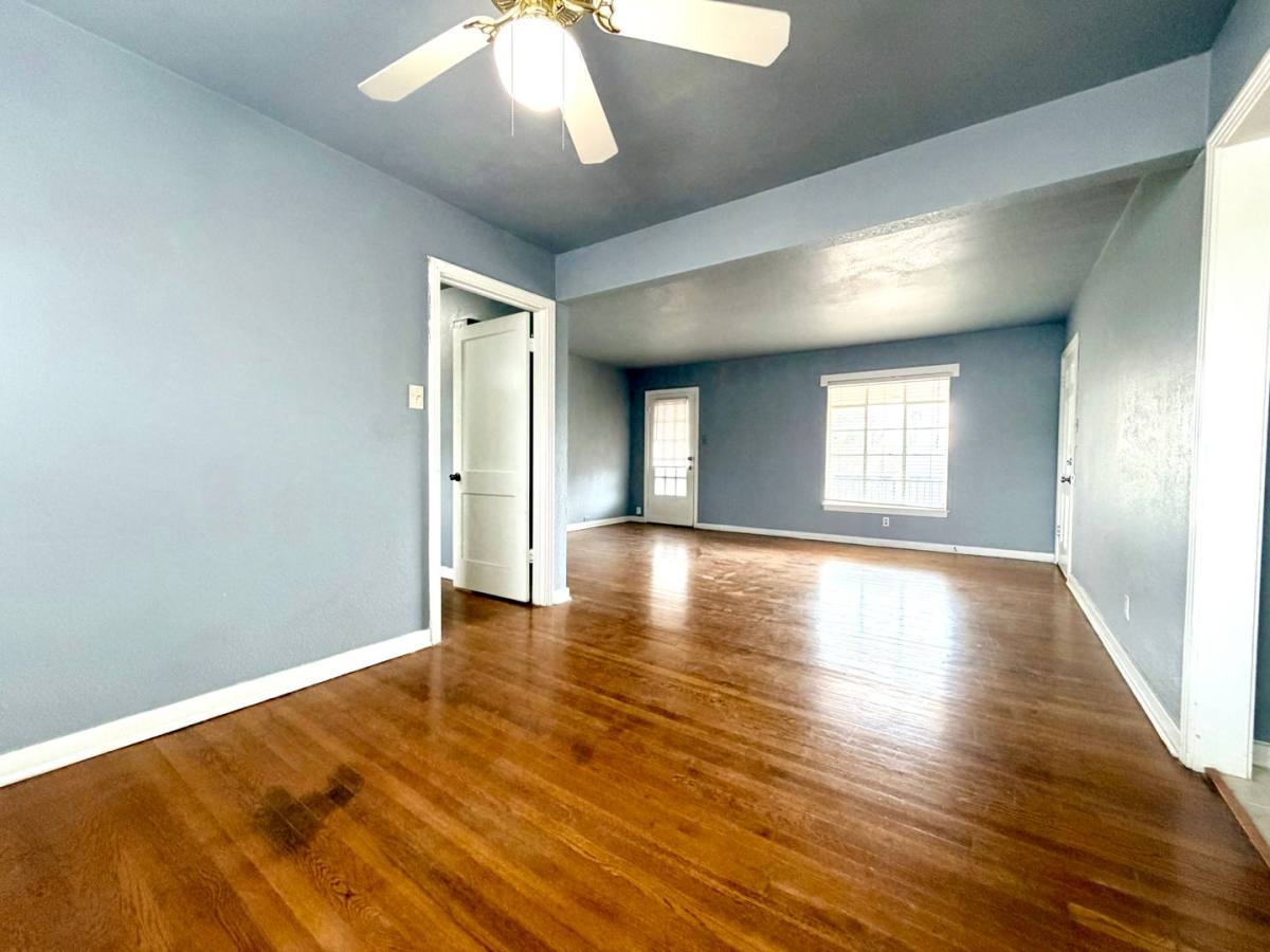Townhouse for rent at 463 Bryn Mawr Dr, San Antonio, TX 78209