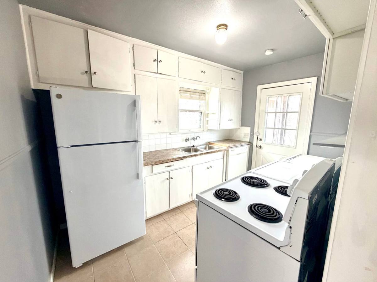 Townhouse for rent at 463 Bryn Mawr Dr, San Antonio, TX 78209