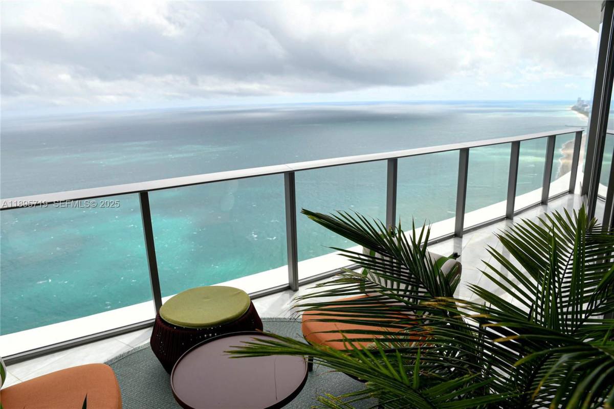 Apartment for rent at 15701 Collins Ave #4403, North Miami Beach, FL 33160