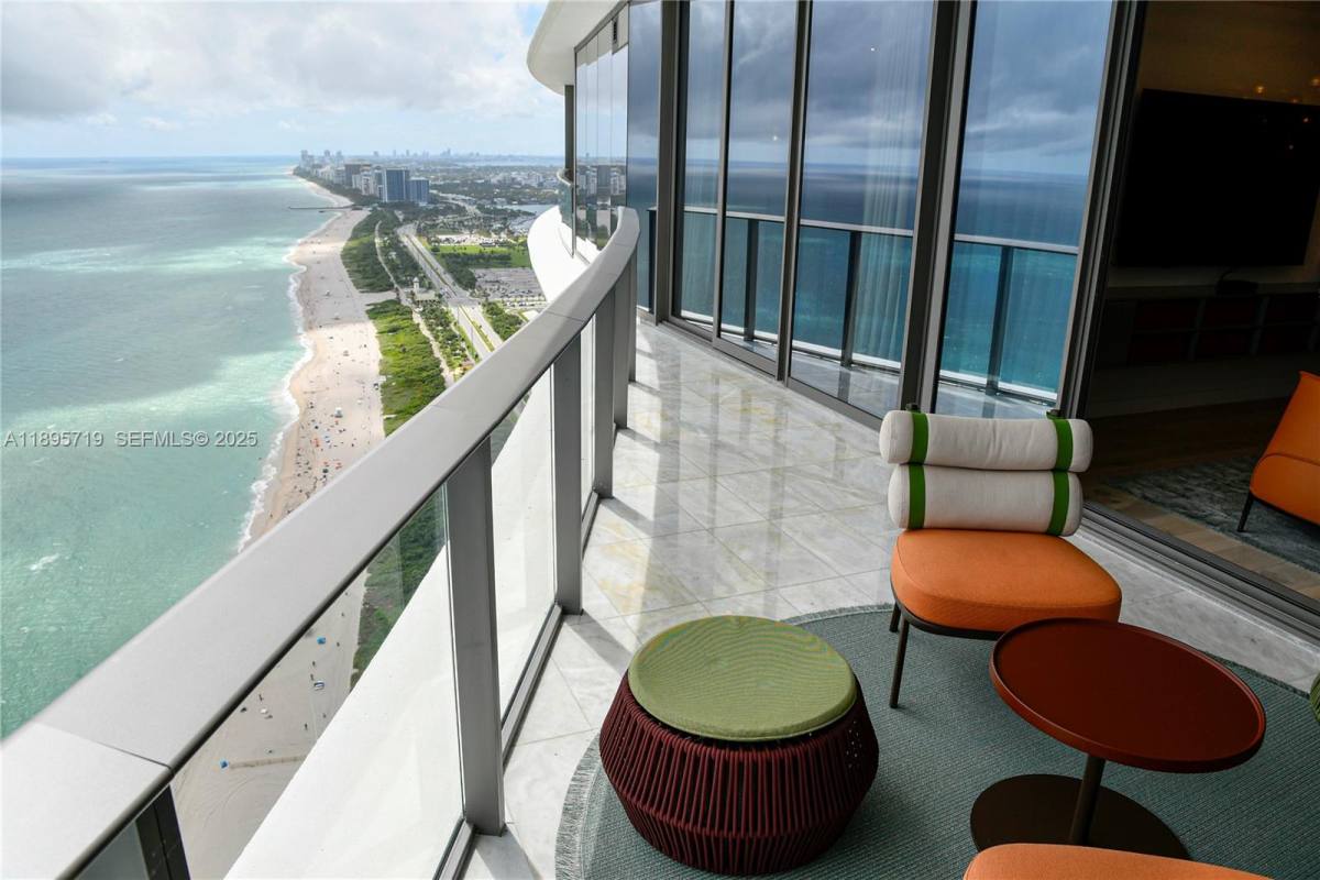 Apartment for rent at 15701 Collins Ave #4403, North Miami Beach, FL 33160
