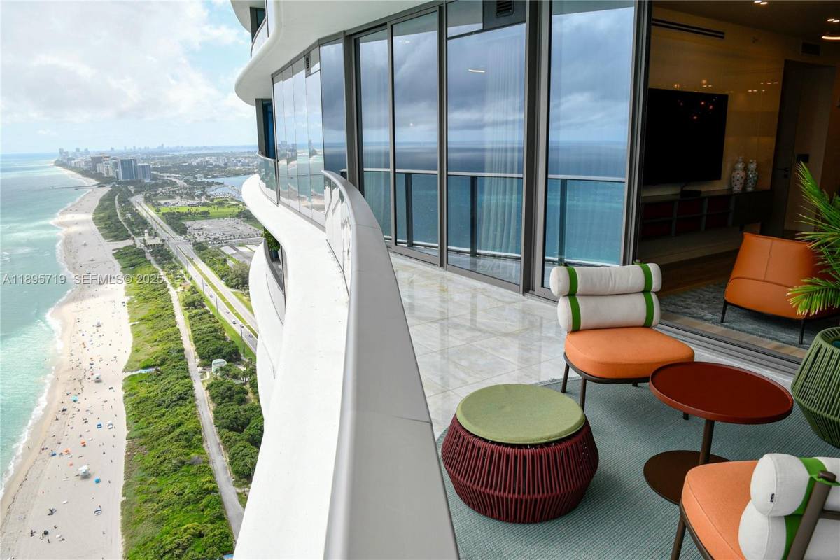 Apartment for rent at 15701 Collins Ave #4403, North Miami Beach, FL 33160