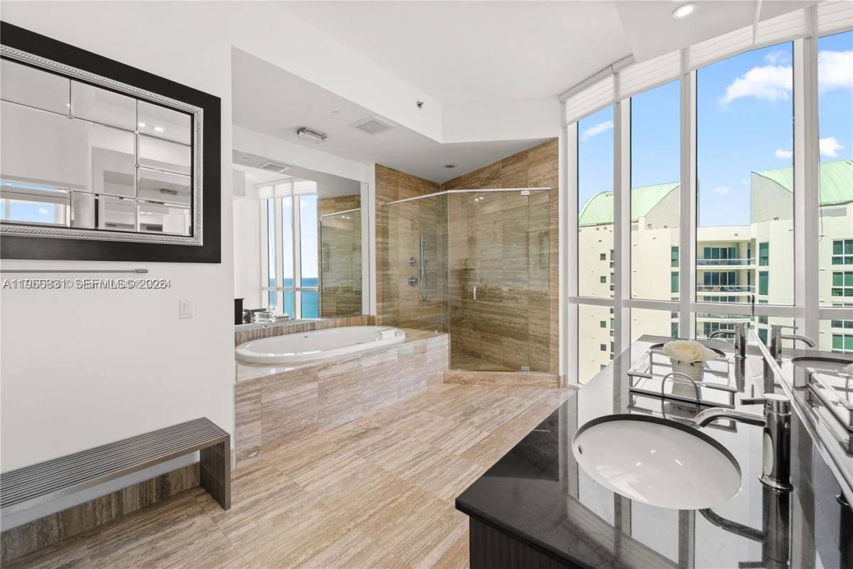 Condo for rent at 16001 Collins Ave #3501, North Miami Beach, FL 33160