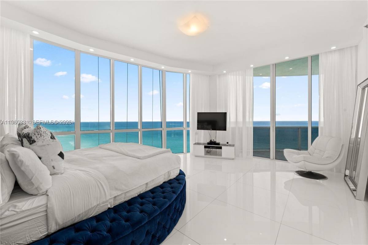 Condo for rent at 16001 Collins Ave #3501, North Miami Beach, FL 33160