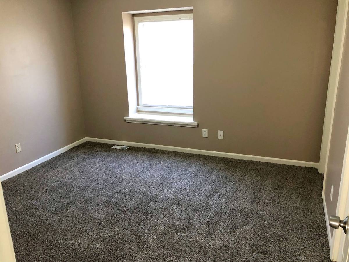 Apartment for rent at 1420 Choctaw St, Leavenworth, KS 66048