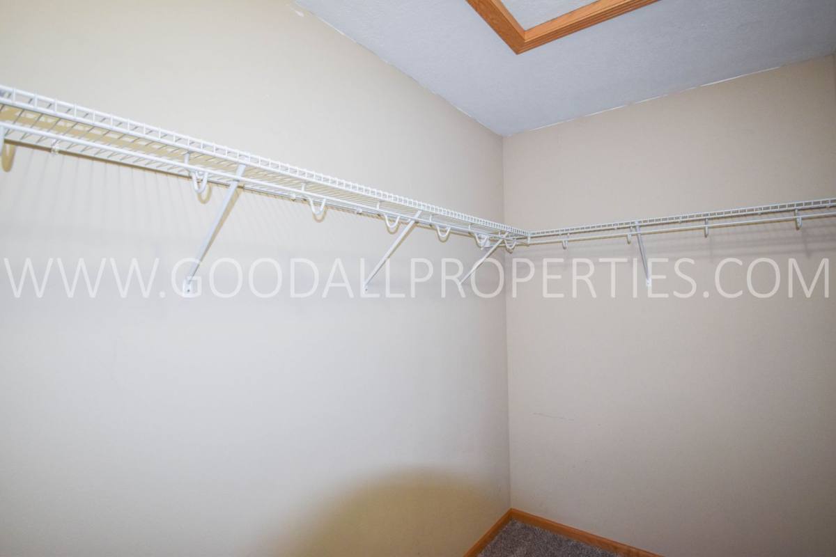 Townhouse for rent at 4315 152nd Court, Urbandale, IA 50323