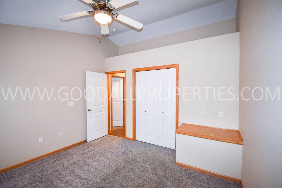 Townhouse for rent at 4315 152nd Court, Urbandale, IA 50323