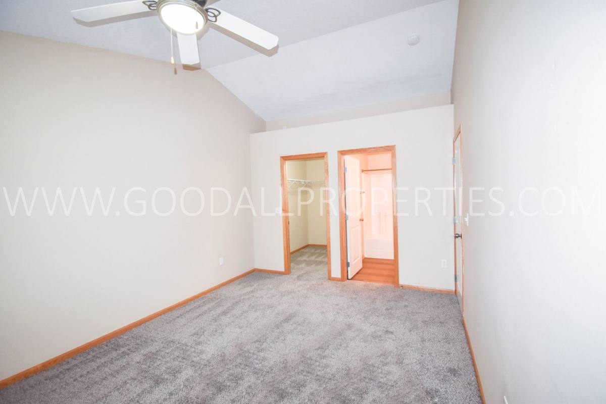 Townhouse for rent at 4315 152nd Court, Urbandale, IA 50323