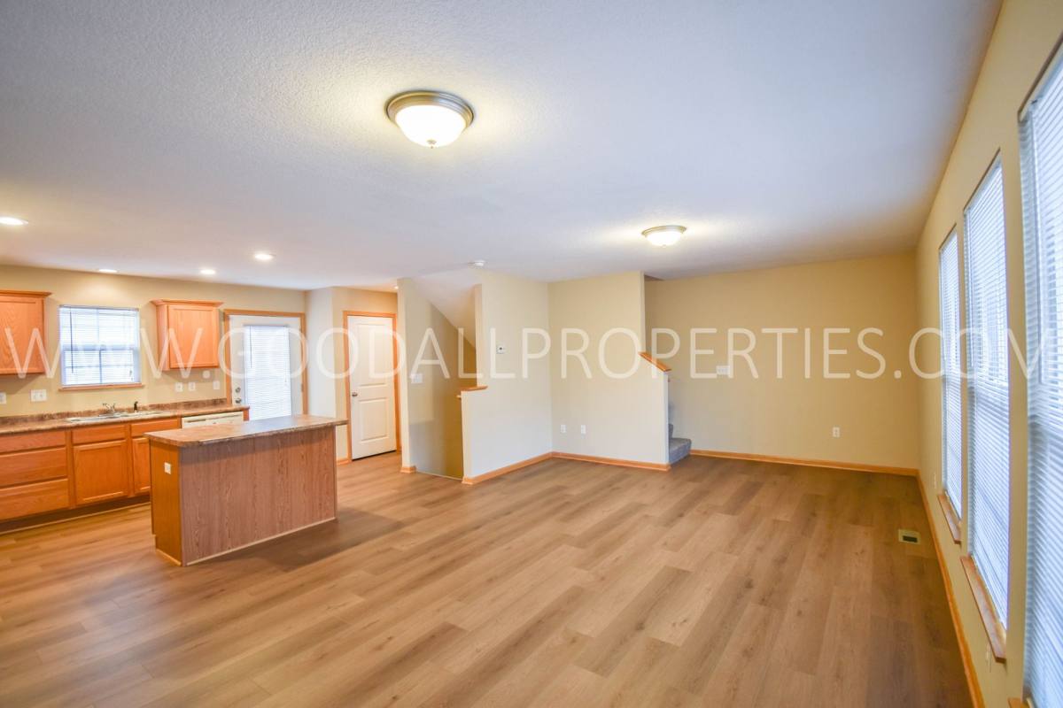 Townhouse for rent at 4315 152nd Court, Urbandale, IA 50323