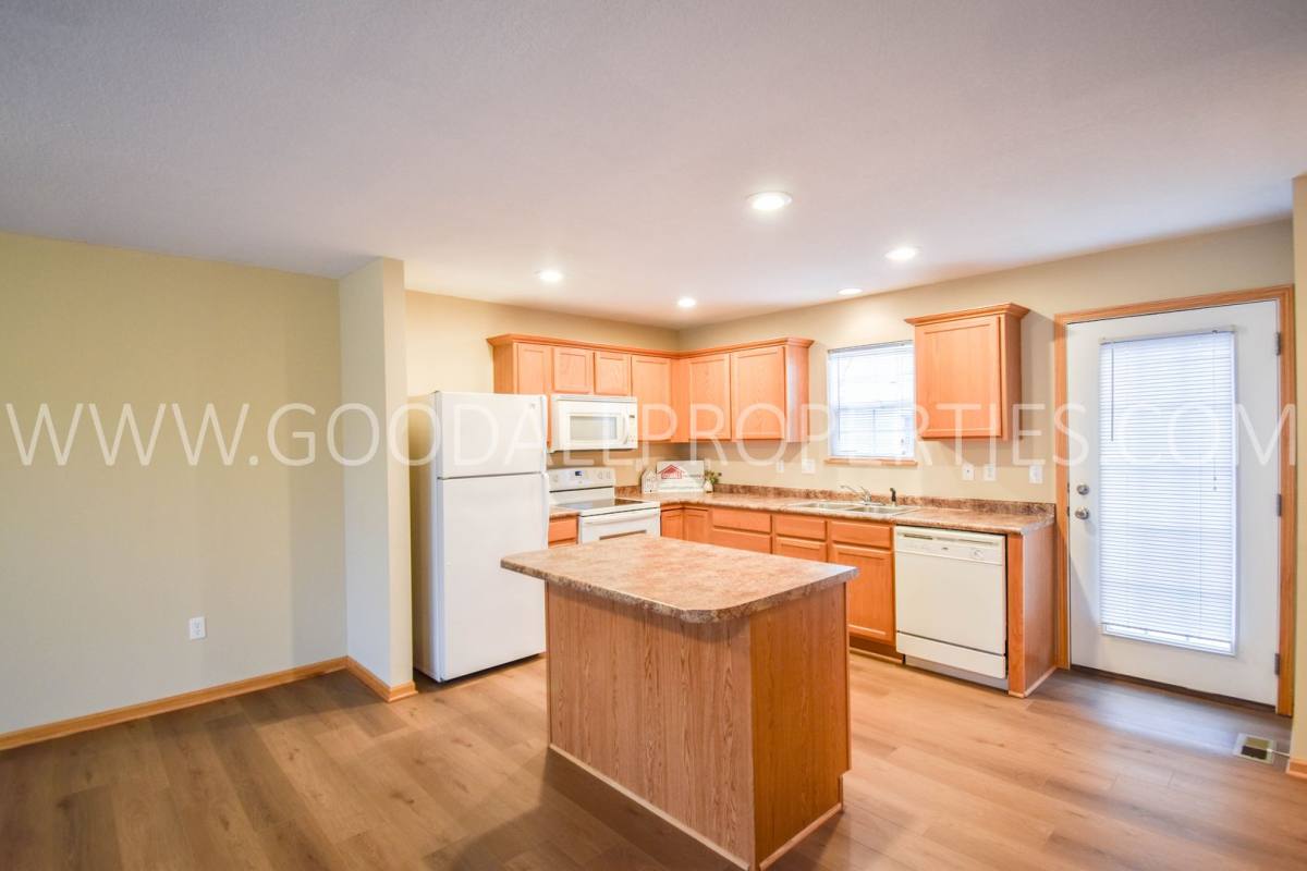 Townhouse for rent at 4315 152nd Court, Urbandale, IA 50323