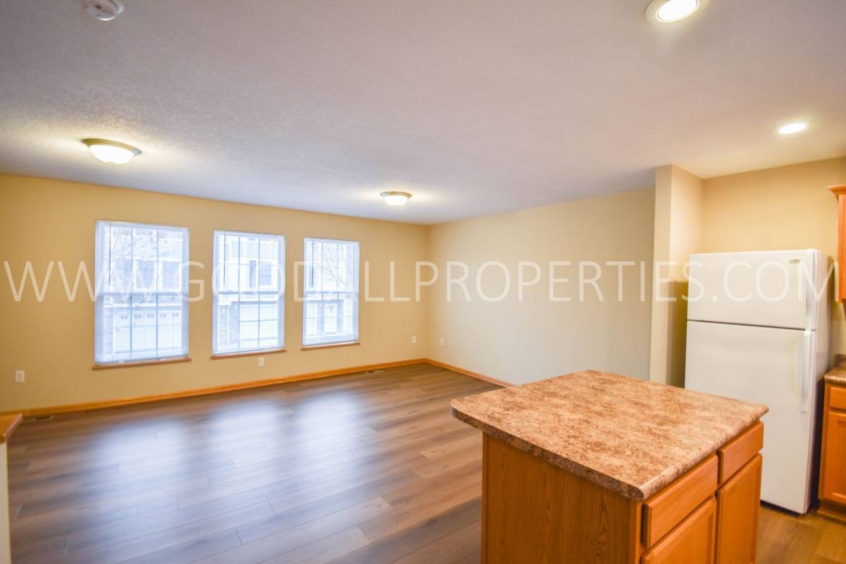 Townhouse for rent at 4315 152nd Court, Urbandale, IA 50323