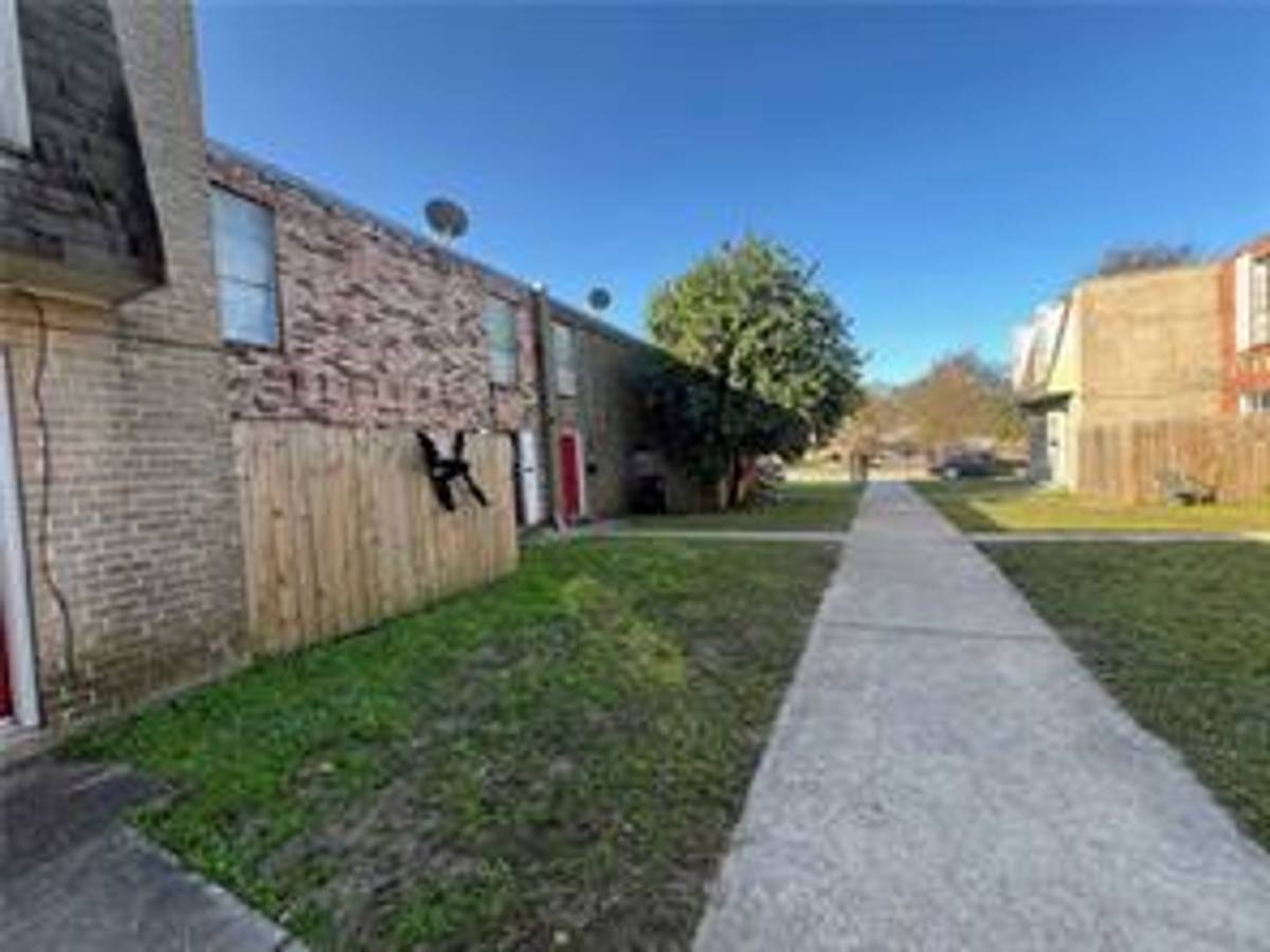 Apartment for rent at 3310-3320 Kabel Dr, New Orleans, LA 70131