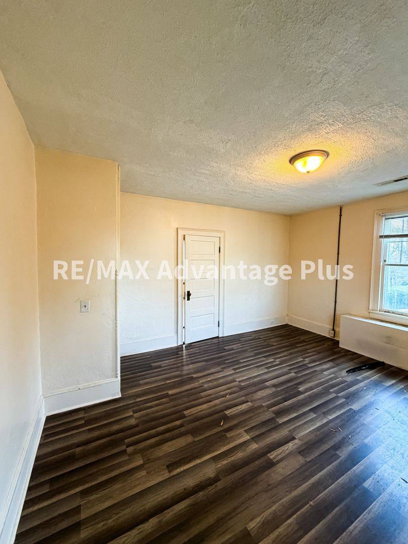 Apartment for rent at 106 Grove St, Farmville, VA 23901