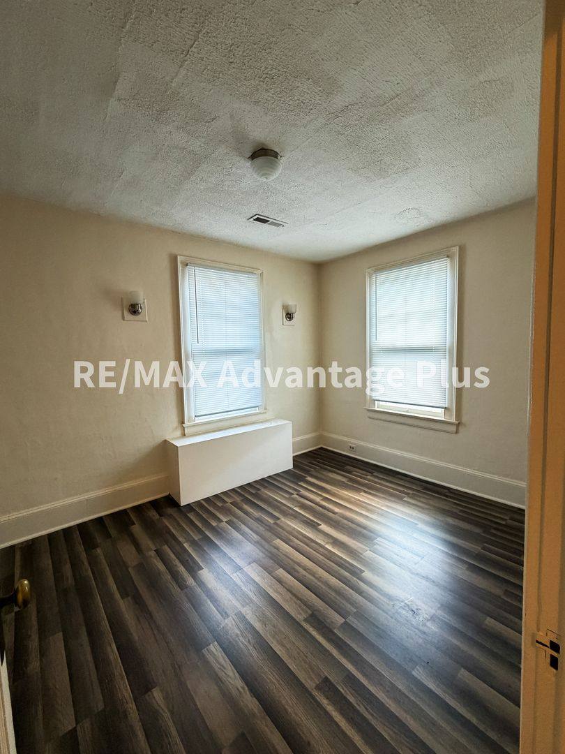 Apartment for rent at 106 Grove St, Farmville, VA 23901