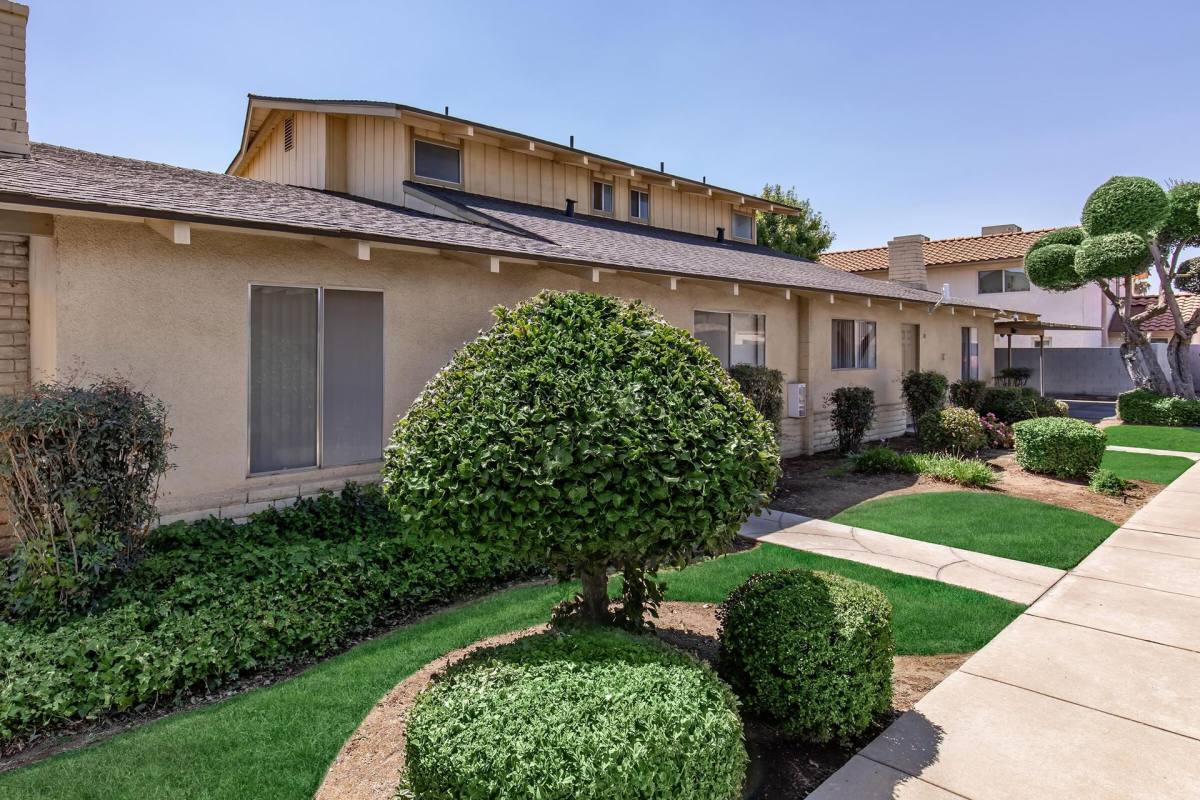 Townhouse for rent at 1712 Howard Rd, Madera, CA 93637