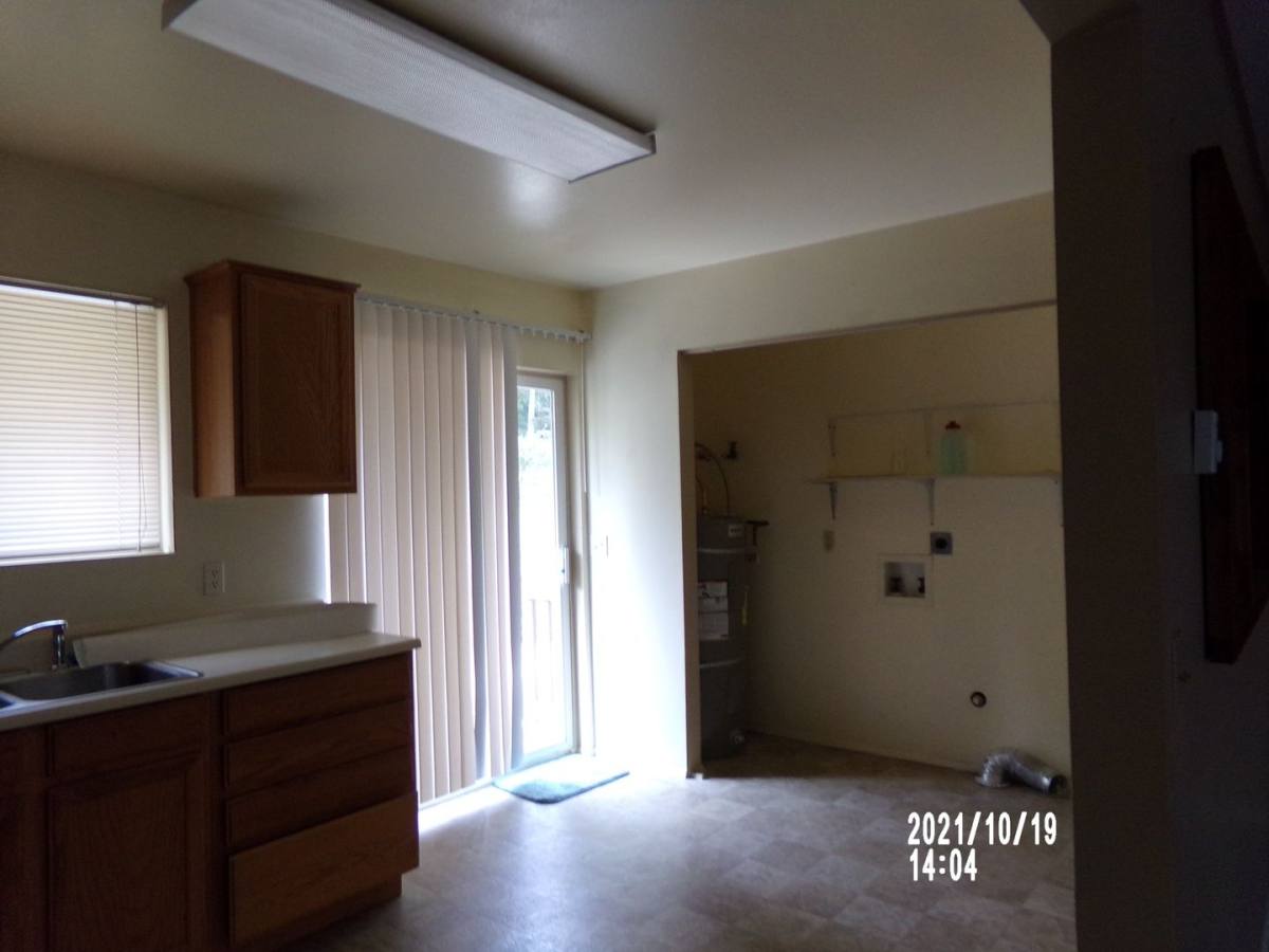 Apartment for rent at 622 Elwood St, Raymond, WA 98577