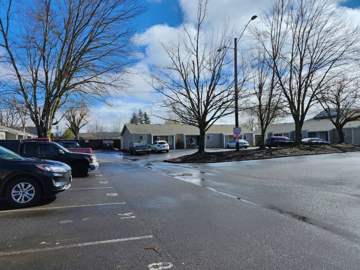 Apartment for rent at 3414 30th Ave NE, Salem, OR 97301