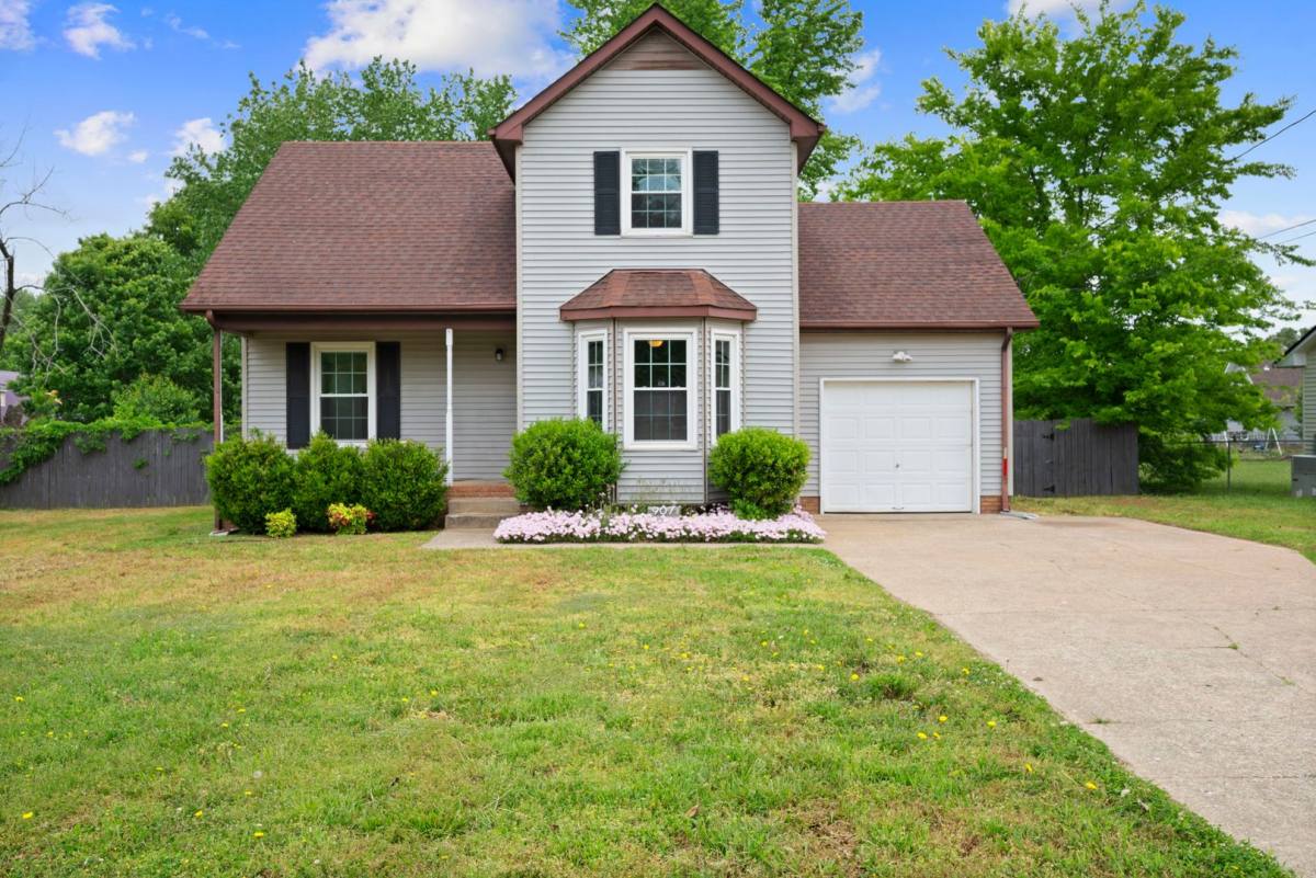 House for rent at 907 Desota Lane, Oak Grove, KY 42262