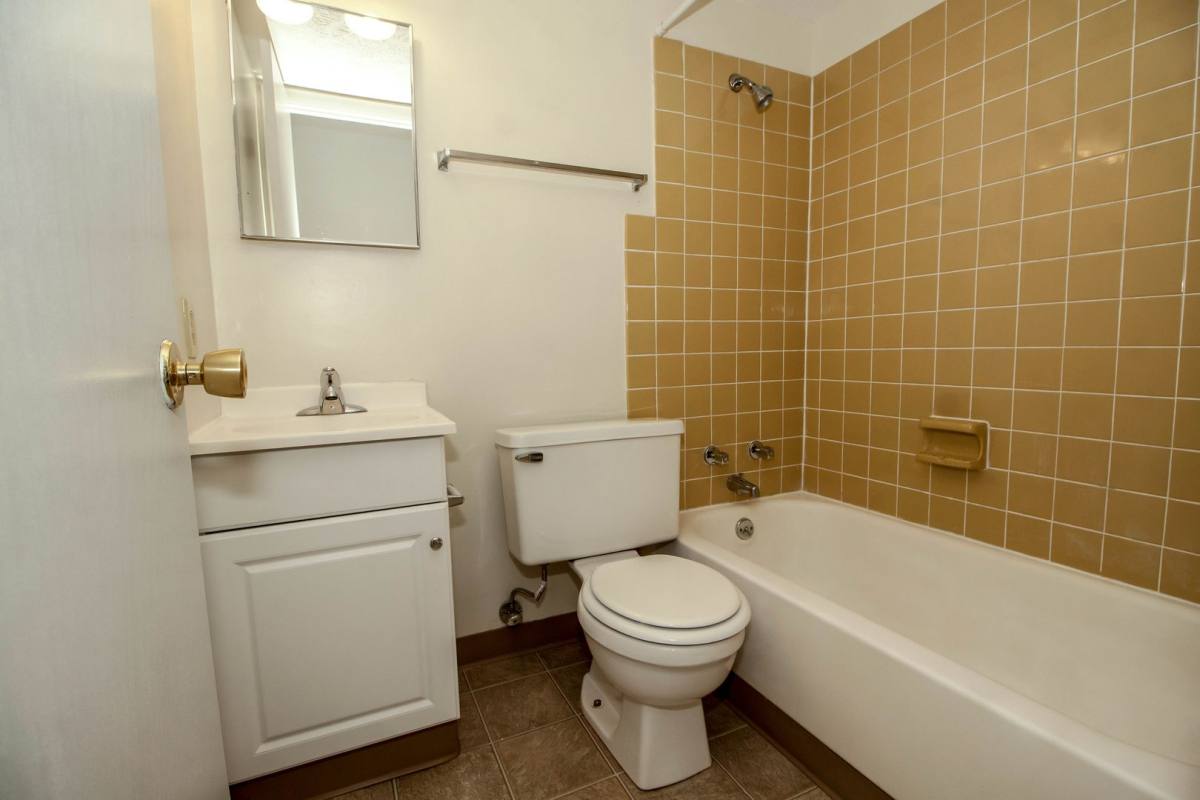 Apartment for rent at 714 Arcadia Dr, Bloomington, IL 61704