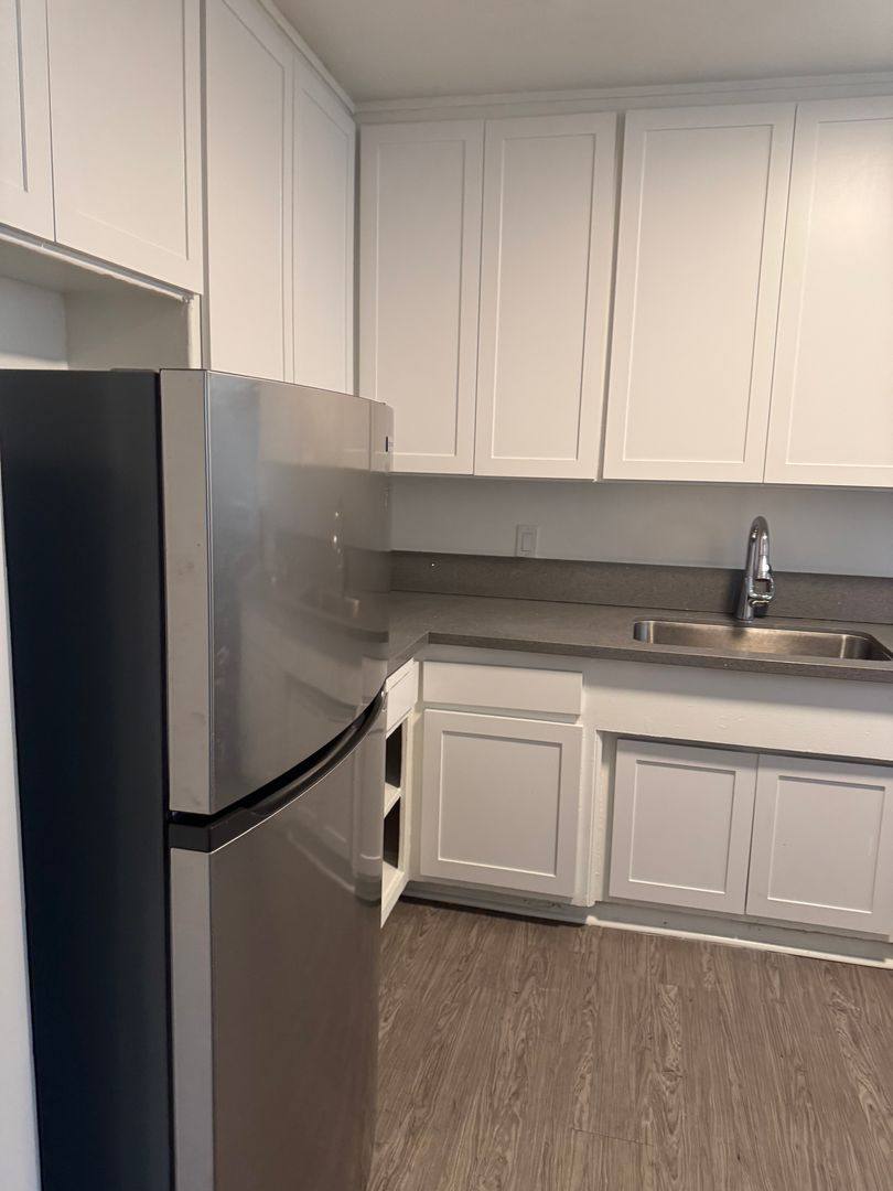 Apartment for rent at 4066 Coco Ave, Los Angeles, CA 90008