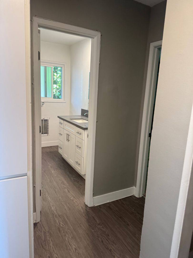 Apartment for rent at 4066 Coco Ave, Los Angeles, CA 90008