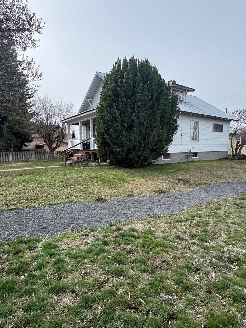Apartment for rent at 509 N Cle Elum St, Ellensburg, WA 98926