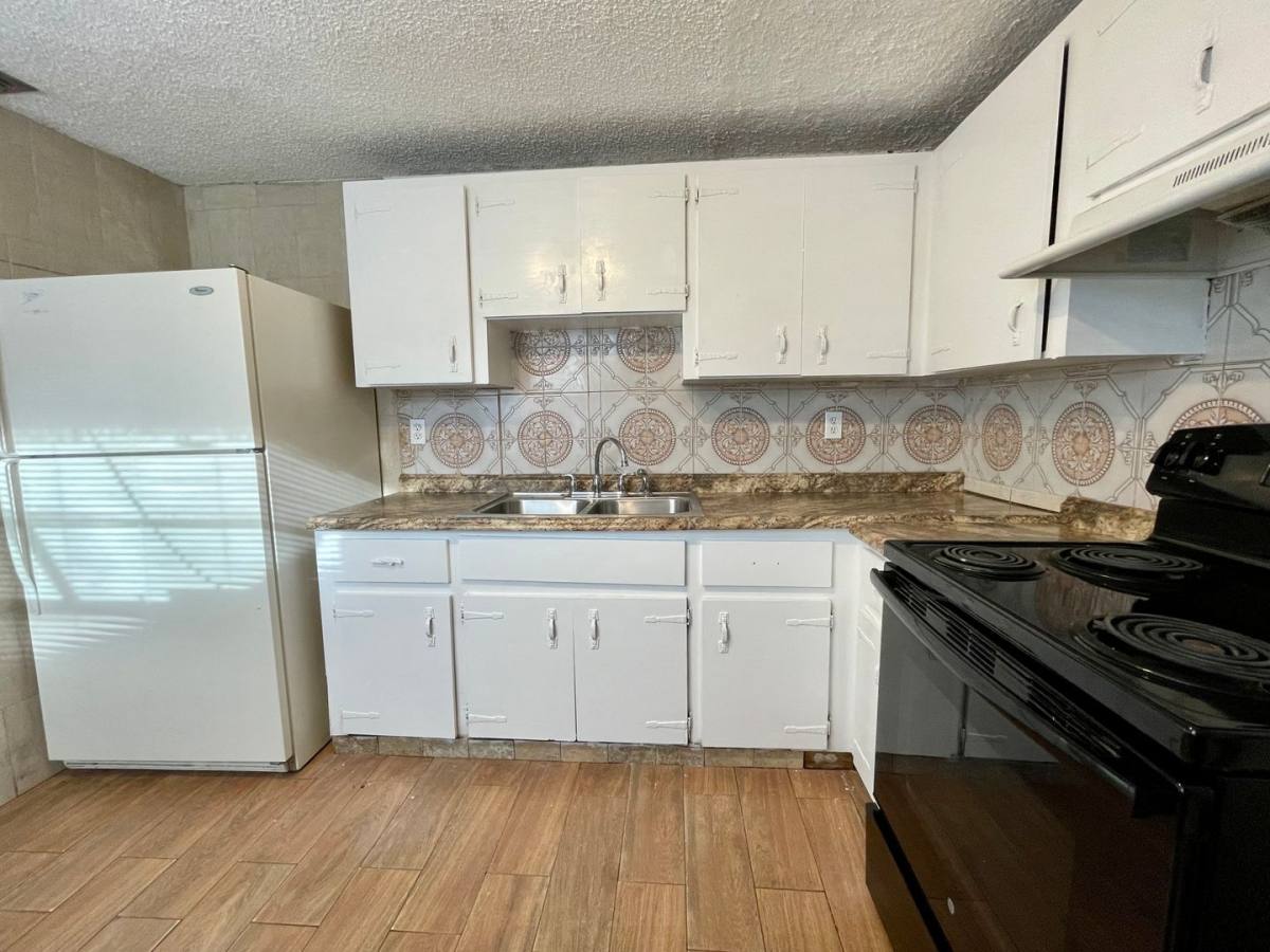 Apartment for rent at 512 60th Ave Terrace W, Bradenton, FL 34207
