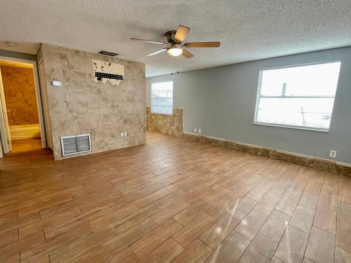Apartment for rent at 512 60th Ave Terrace W, Bradenton, FL 34207