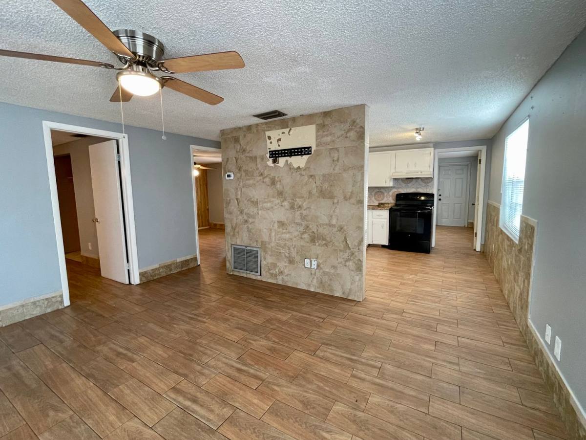 Apartment for rent at 512 60th Ave Terrace W, Bradenton, FL 34207