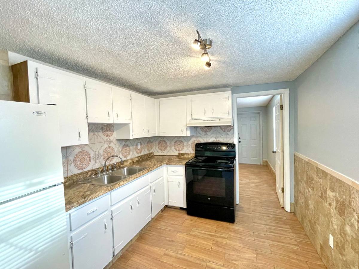 Apartment for rent at 512 60th Ave Terrace W, Bradenton, FL 34207