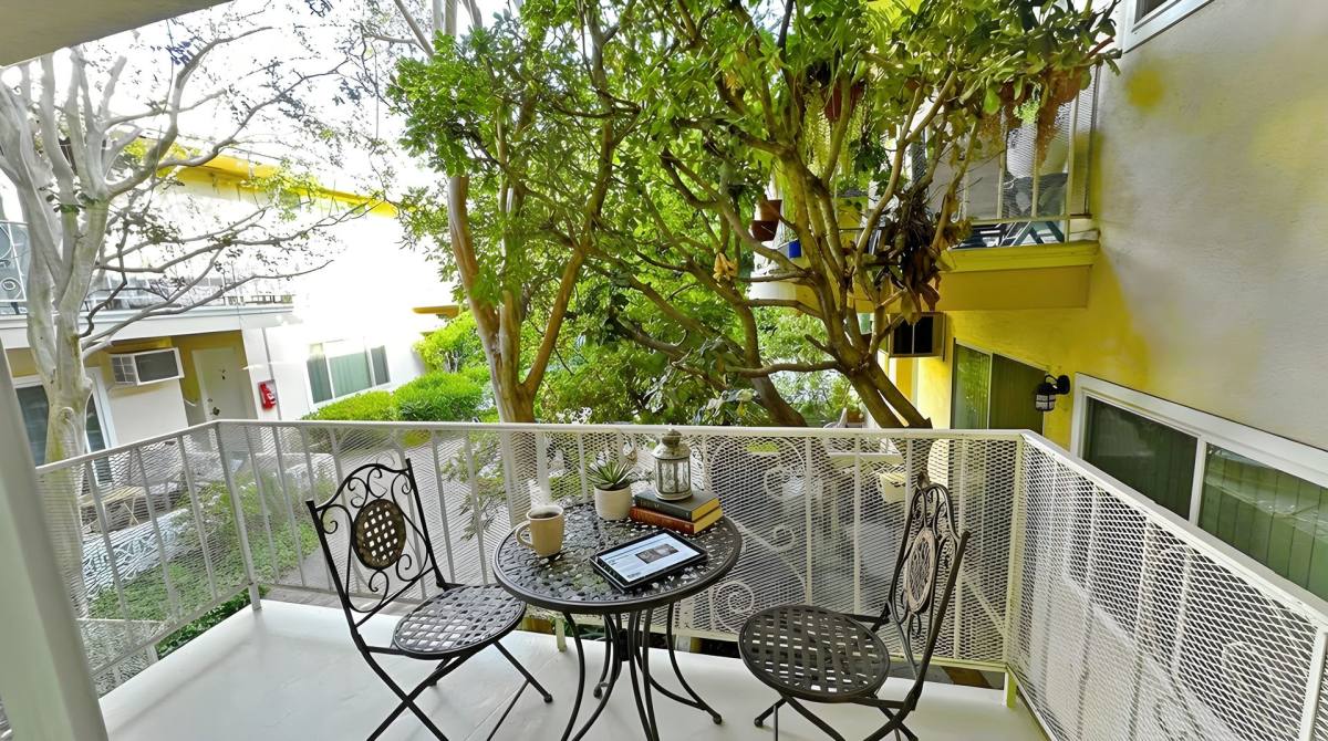 Apartment for rent at 445 E Magnolia Blvd, Burbank, CA 91501